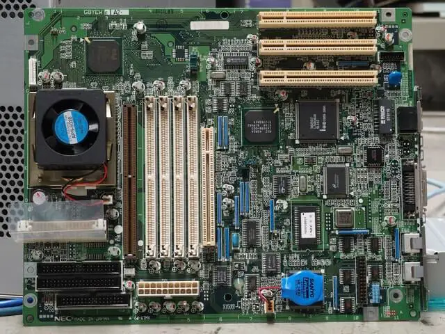 what is motherboard in hindi